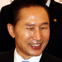 이명박 웃는 표정
